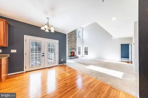 Living - 2708 Pumpkin St, Clinton, MD 20735 photo 2 of 6