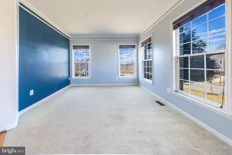Living - 2708 Pumpkin St, Clinton, MD 20735 photo 5 of 6