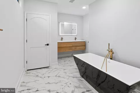 Bath - 9125 Fowler Ln, Lanham, MD 20706 photo 8 of 10