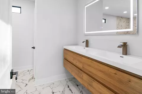 Bath - 9125 Fowler Ln, Lanham, MD 20706 photo 3 of 10