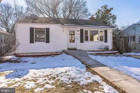 5103 Iroquois St, College Park, MD 20740