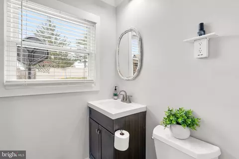 Bath - 12112 Forge Ln, Bowie, MD 20715 photo 3 of 4