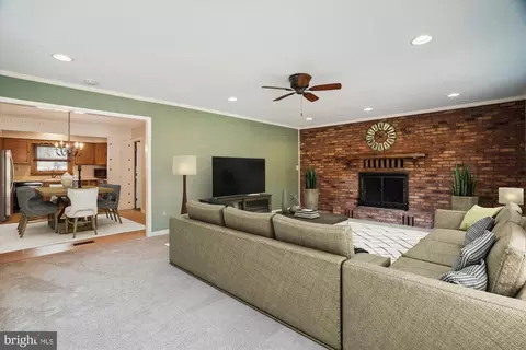 Living - 12618 Knowledge Ln, Bowie, MD 20715 photo 7 of 11