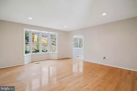 Living - 12618 Knowledge Ln, Bowie, MD 20715 photo 2 of 11