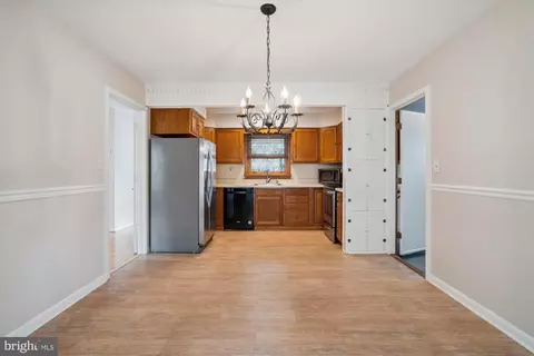 Entry Way - 12618 Knowledge Ln, Bowie, MD 20715 photo 4 of 5