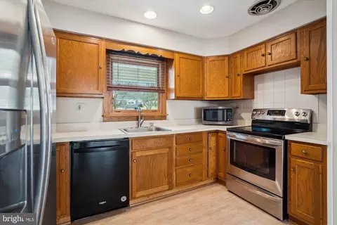 Kitchen - 12618 Knowledge Ln, Bowie, MD 20715 photo 2 of 2