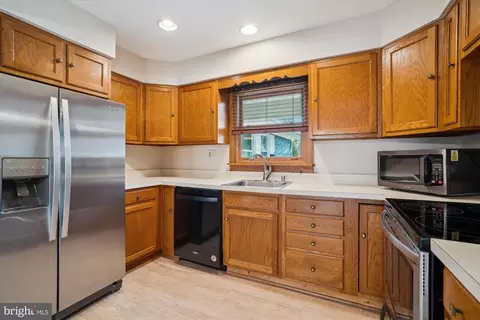 Kitchen - 12618 Knowledge Ln, Bowie, MD 20715 photo 1 of 2