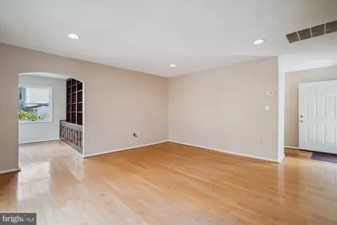 Living - 12618 Knowledge Ln, Bowie, MD 20715 photo 3 of 11