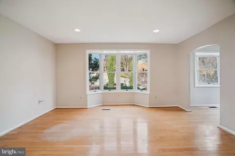 Living - 12618 Knowledge Ln, Bowie, MD 20715 photo 6 of 11