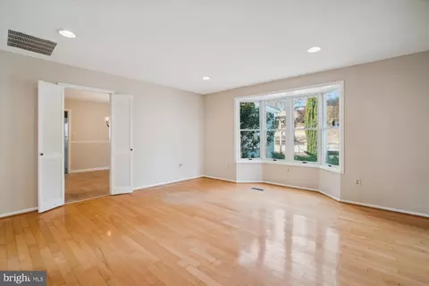 Living - 12618 Knowledge Ln, Bowie, MD 20715 photo 5 of 11
