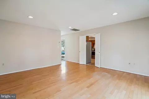Living - 12618 Knowledge Ln, Bowie, MD 20715 photo 4 of 11