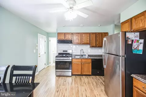 9404 Wyatt Dr, Lanham, MD 20706 photo 4