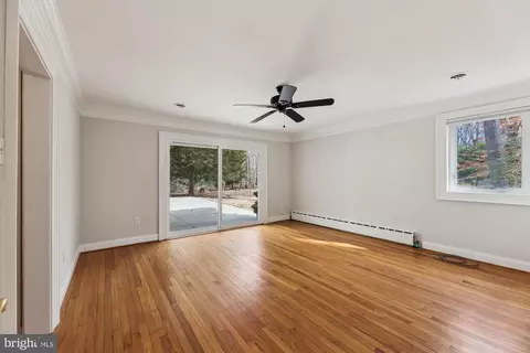 Living - 1011 Bryan Point Rd, Accokeek, MD 20607 photo 4 of 4