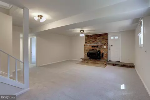 Living - 15311 Bauer Ln, Laurel, MD 20707 photo 5 of 6