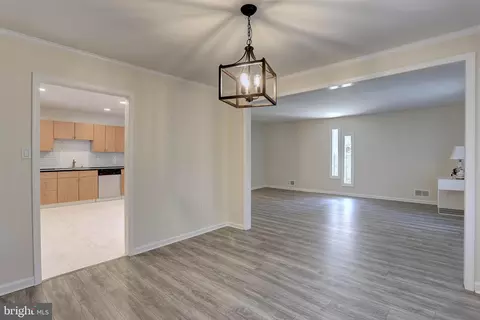 Living - 15311 Bauer Ln, Laurel, MD 20707 photo 4 of 6