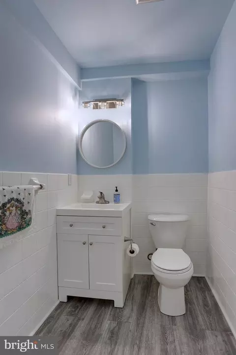Bath - 15311 Bauer Ln, Laurel, MD 20707 photo 4 of 4