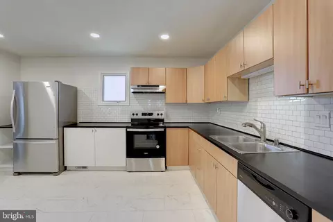 Kitchen - 15311 Bauer Ln, Laurel, MD 20707 photo 2 of 3