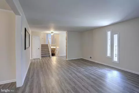 Living - 15311 Bauer Ln, Laurel, MD 20707 photo 3 of 6