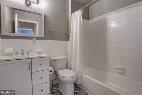 Bath - 15311 Bauer Ln, Laurel, MD 20707 photo 2 of 4