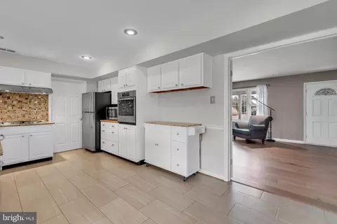 Entry Way - 4703 Redding Ln, Bowie, MD 20715 photo 3 of 4