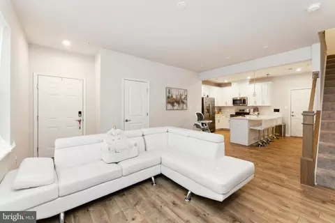 Entry Way - 10513 John Glenn St, Lanham, MD 20706 photo 2 of 10