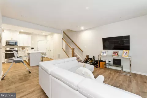 Entry Way - 10513 John Glenn St, Lanham, MD 20706 photo 1 of 10