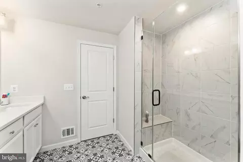 Entry Way - 10513 John Glenn St, Lanham, MD 20706 photo 7 of 10