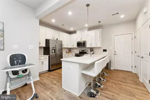 Entry Way - 10513 John Glenn St, Lanham, MD 20706 photo 4 of 10
