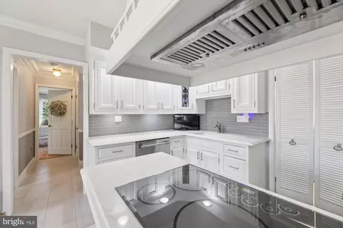 9010 Spring Ave, Lanham, MD 20706 photo 6