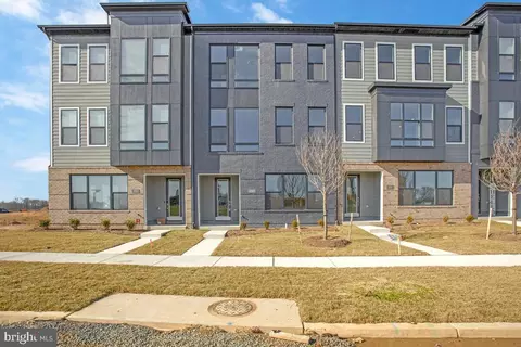 237 Summit Point Blvd, Bowie, MD 20716 photo 2