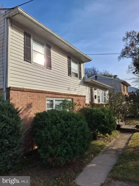 6729 Lamont Dr, Lanham, MD 20706 photo 2