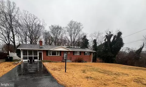 5030 Leland Dr, Oxon Hill, MD 20745