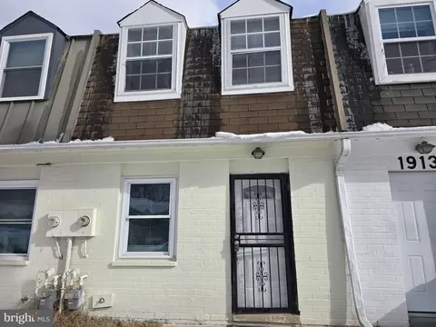 1915 Village Green Dr E #V-195, Landover, MD 20785