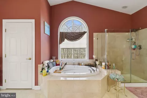 Bath - 13300 Alyssa Ct, Brandywine, MD 20613 photo 5 of 8