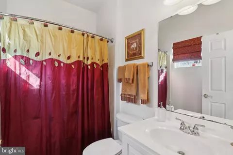 Bath - 13300 Alyssa Ct, Brandywine, MD 20613 photo 2 of 8