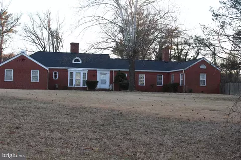 1403 Owens Rd, Oxon Hill, MD 20745