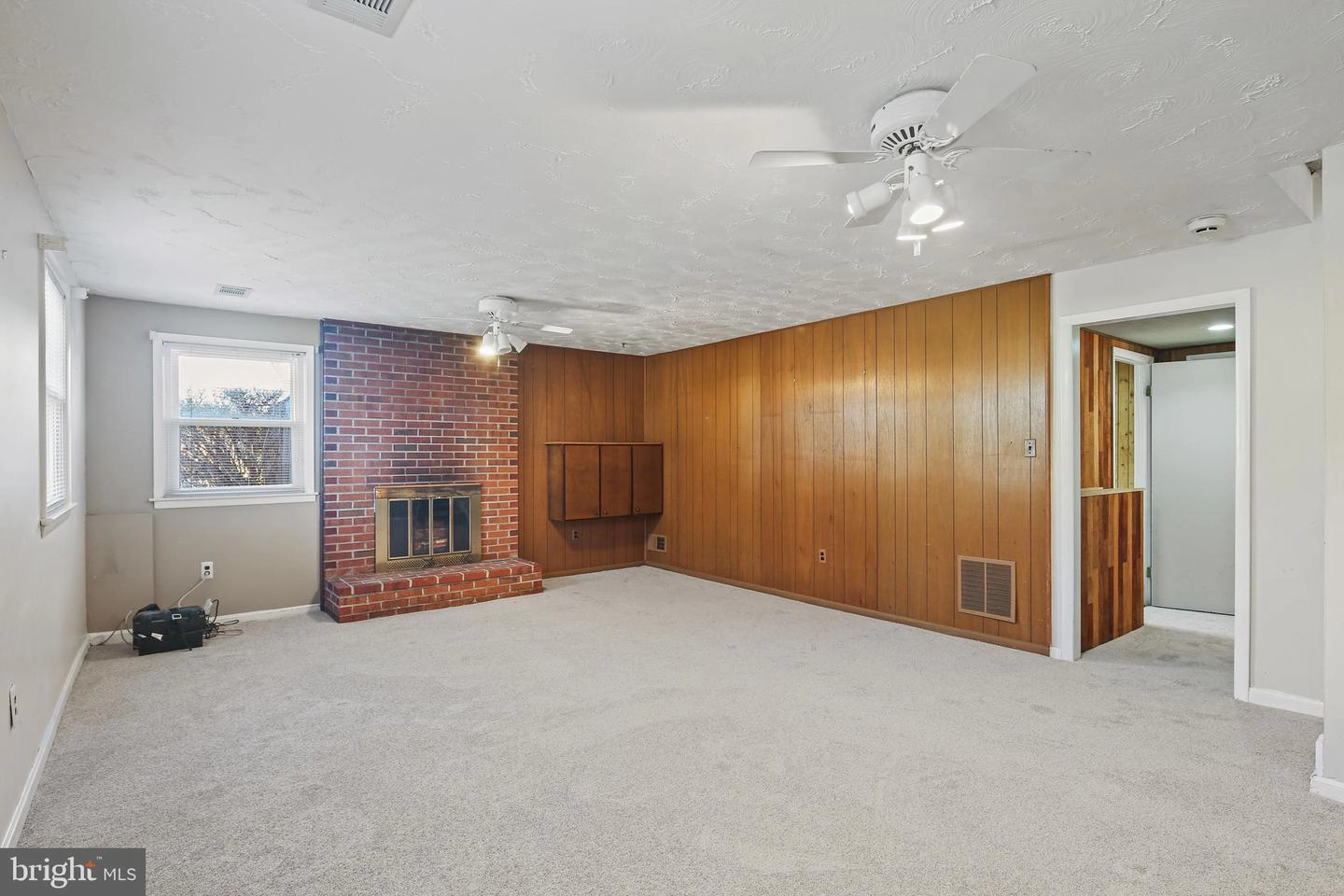 Living - 6215 Roblynn Rd, Laurel, MD 20707 photo 6 of 7