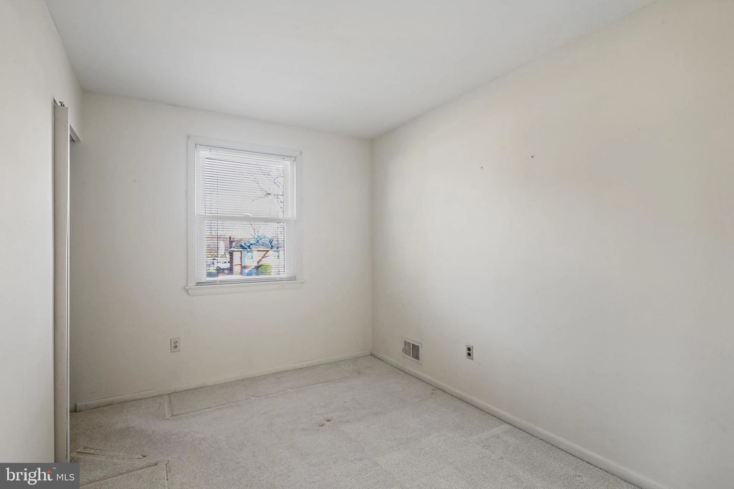 Bedroom - 6215 Roblynn Rd, Laurel, MD 20707 photo 7 of 8