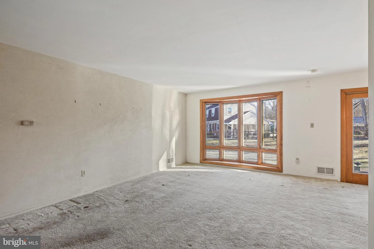 Living - 6215 Roblynn Rd, Laurel, MD 20707 photo 4 of 7
