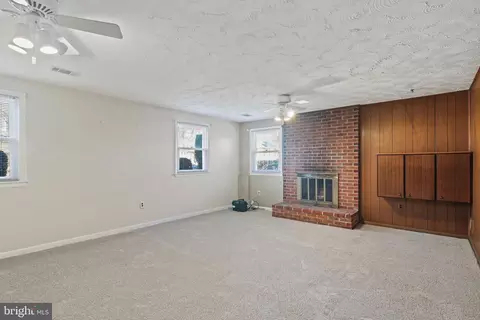 Living - 6215 Roblynn Rd, Laurel, MD 20707 photo 5 of 7