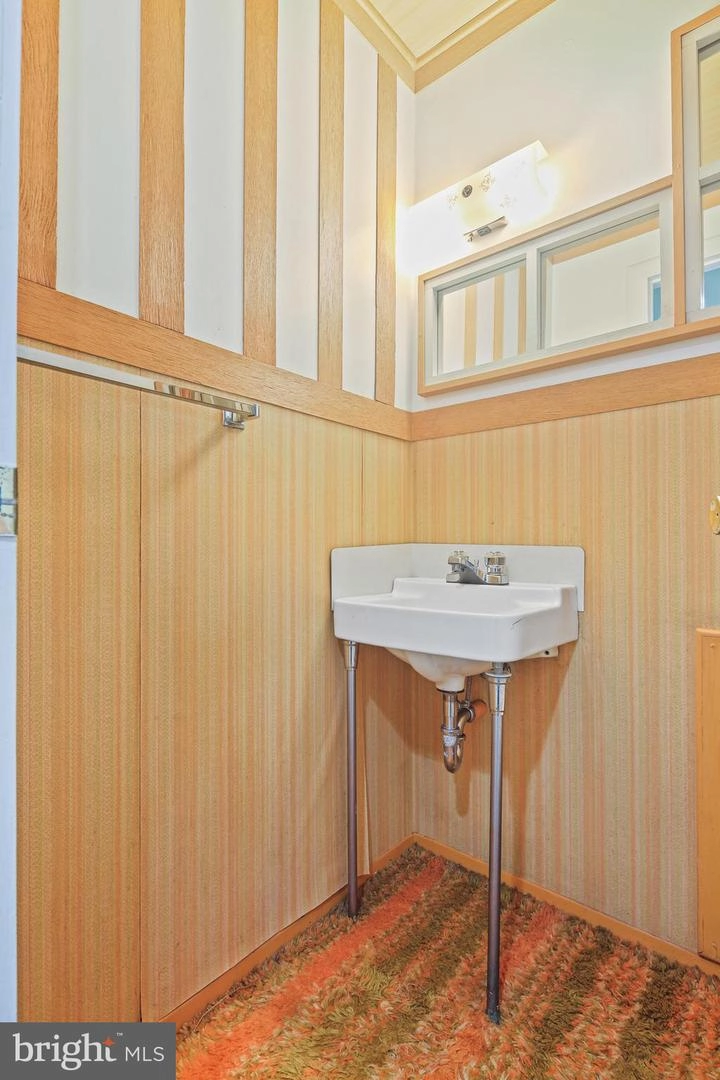 Bath - 6215 Roblynn Rd, Laurel, MD 20707 photo 4 of 4
