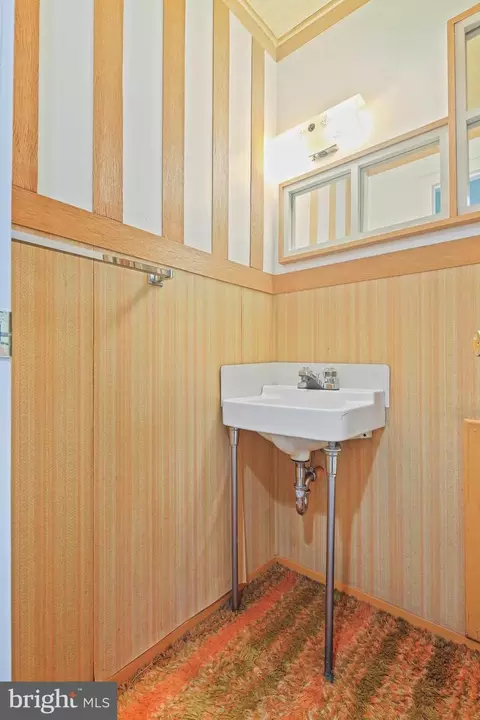 Bath - 6215 Roblynn Rd, Laurel, MD 20707 photo 4 of 4