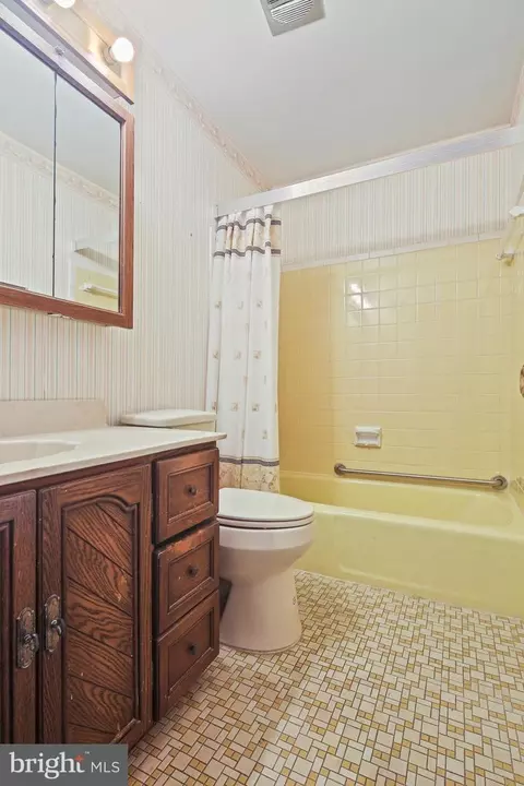 Bath - 6215 Roblynn Rd, Laurel, MD 20707 photo 3 of 4