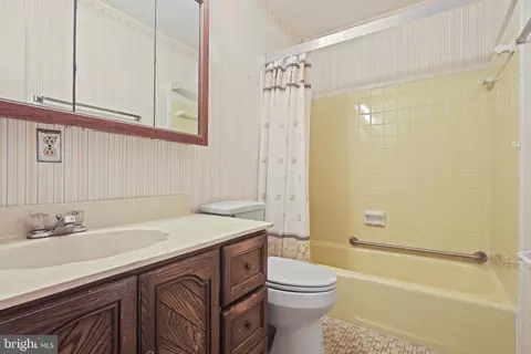 Bath - 6215 Roblynn Rd, Laurel, MD 20707 photo 2 of 4