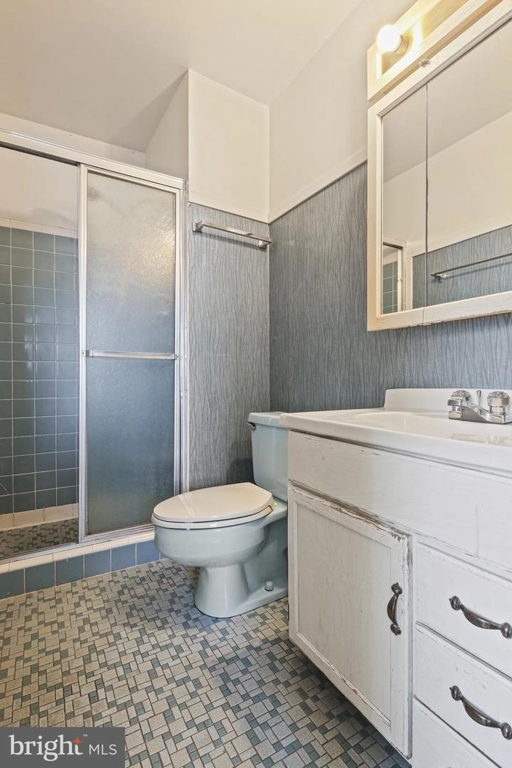 Bath - 6215 Roblynn Rd, Laurel, MD 20707 photo 1 of 4