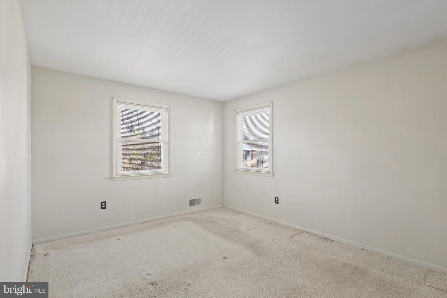 Bedroom - 6215 Roblynn Rd, Laurel, MD 20707 photo 5 of 8