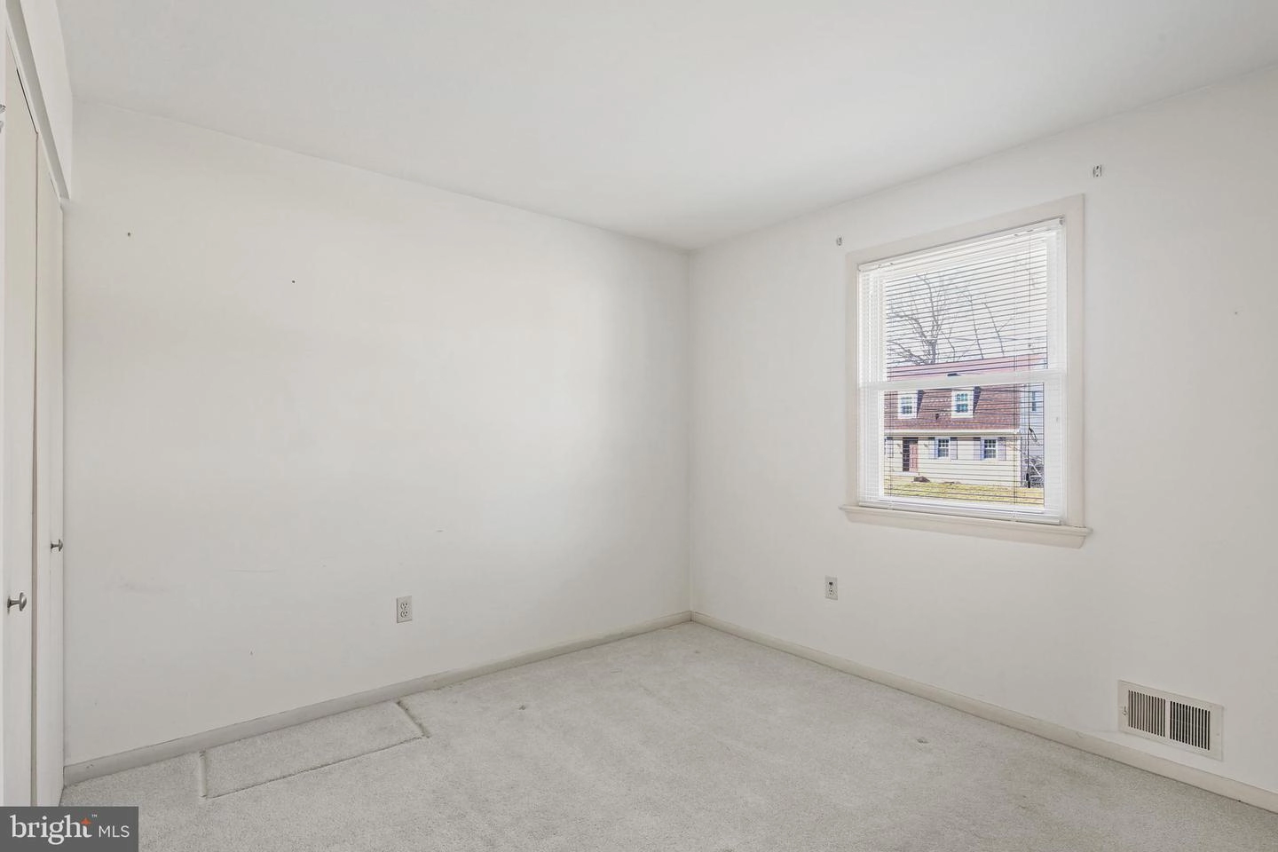 Bedroom - 6215 Roblynn Rd, Laurel, MD 20707 photo 4 of 8