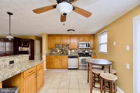 Kitchen - 12211 Windbrook Dr, Clinton, MD 20735 photo 3 of 4