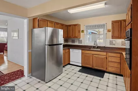 Kitchen - 1418 Perrell Ln, Bowie, MD 20716 photo 2 of 4