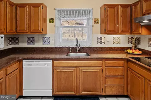 Kitchen - 1418 Perrell Ln, Bowie, MD 20716 photo 4 of 4